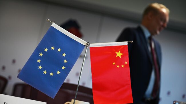 Флаги ЕС и Китая