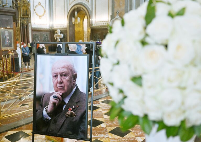 Церемония прощания с художником-монументалистом, скульптором, президентом Российской академии художеств Зурабом Церетели в храме Христа Спасителя в Москве Церемония прощания с художником-монументалистом, скульптором, президентом Российской академии художеств Зурабом Церетели в храме Христа Спасителя в Москве