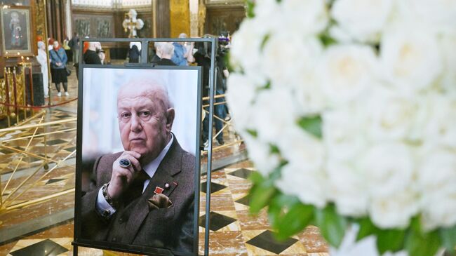 Церемония прощания с художником-монументалистом, скульптором, президентом Российской академии художеств Зурабом Церетели в храме Христа Спасителя в Москве Церемония прощания с художником-монументалистом, скульптором, президентом Российской академии художеств Зурабом Церетели в храме Христа Спасителя в Москве