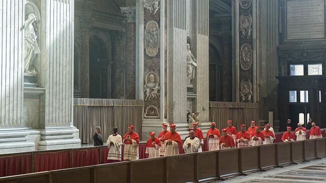 Церемония прощания с папой римским Франциском в соборе Святого Петра в Ватикане
