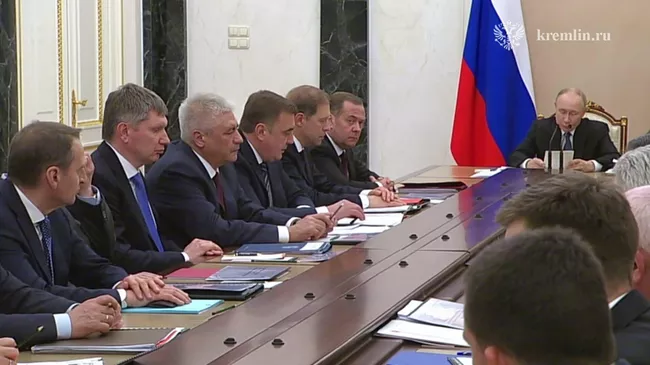 Путин на заседании Военно-промышленной комиссии