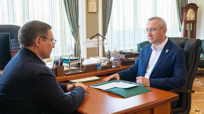 Губернатор Калужской области Владислав Шапша и секретарь генсовета Единой России Владимир Якушев