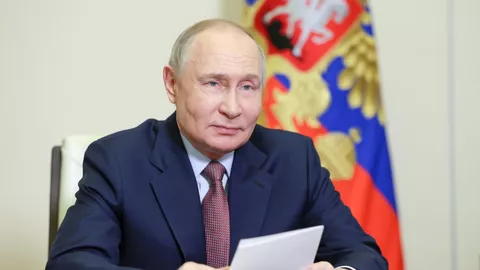 Президент России Владимир Путин в режиме видеоконференции проводит совещание по экономическим вопросам