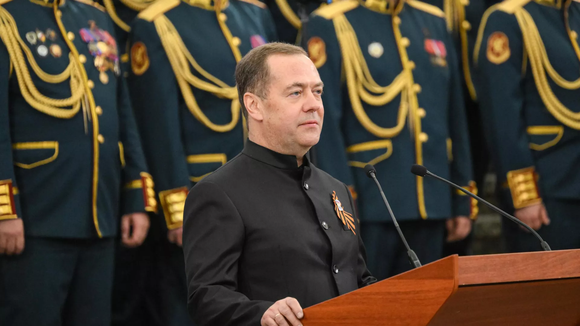 Зампред Совета безопасности РФ Дмитрий Медведев принял участие в Международной акции Диктант Победы - РИА Новости, 1920, 25.04.2025