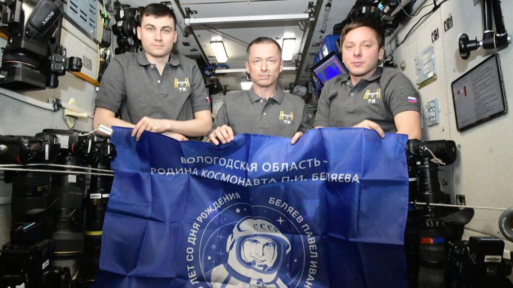 Российские космонавты завершили работу в открытом космосе