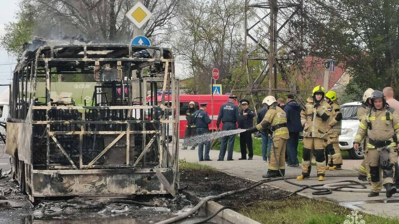 Пассажирский автобус сгорел в Симферополе - РИА Новости, 1920, 25.04.2025