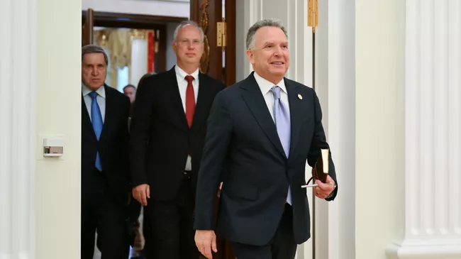 Спецпосланник президента США по Ближнему Востоку Стивен Уиткофф перед началом встречи с президентом России Владимиром Путиным