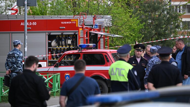 Экстренные службы на месте взрыва автомобиля в Балашихе Экстренные службы на месте взрыва автомобиля в Балашихе