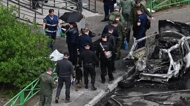 Экстренные службы на месте взрыва автомобиля в Балашихе