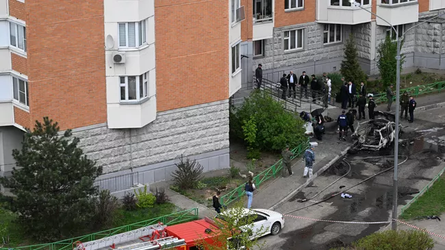 Экстренные службы на месте взрыва автомобиля в Балашихе