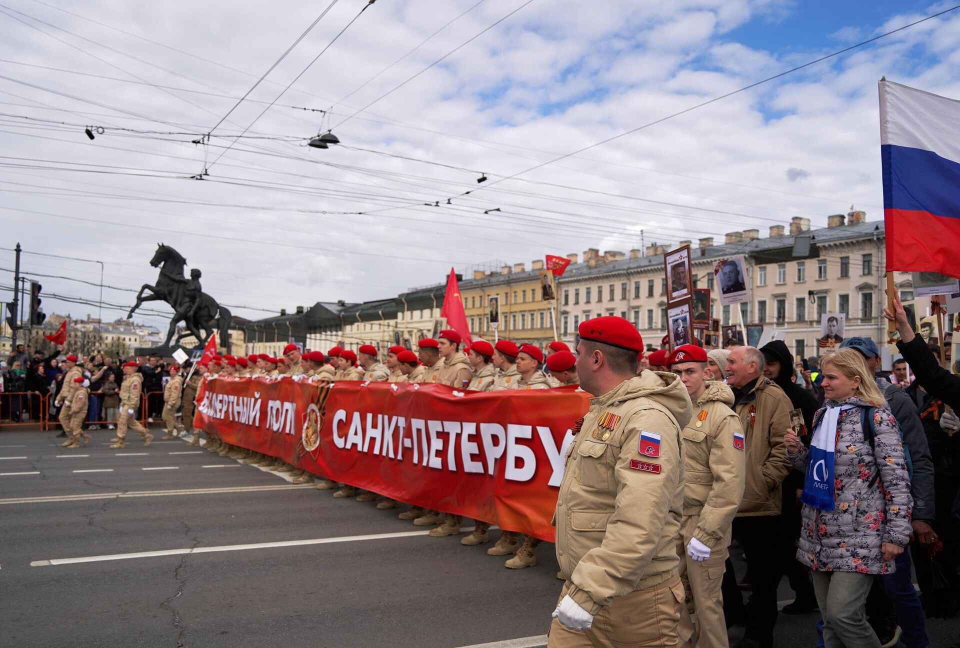Участники акции Бессмертный полк, посвященной 77-й годовщине Победы в Великой Отечественной войне в Великой Отечественной войне в Санкт-Петербурге Участники акции Бессмертный полк, посвященной 77-й годовщине Победы в Великой Отечественной войне в Великой Отечественной войне в Санкт-Петербурге - РИА Новости, 1920, 25.04.2025