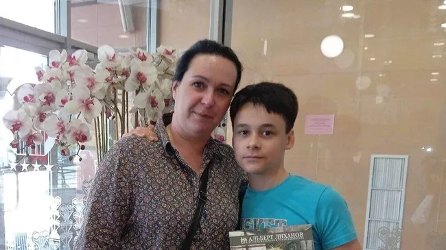 Пострадавший от взрыва мины школьник из ЛНР Миша Коваленко вылетает на лечение в китайскую клинику по программе РДФ Панда 