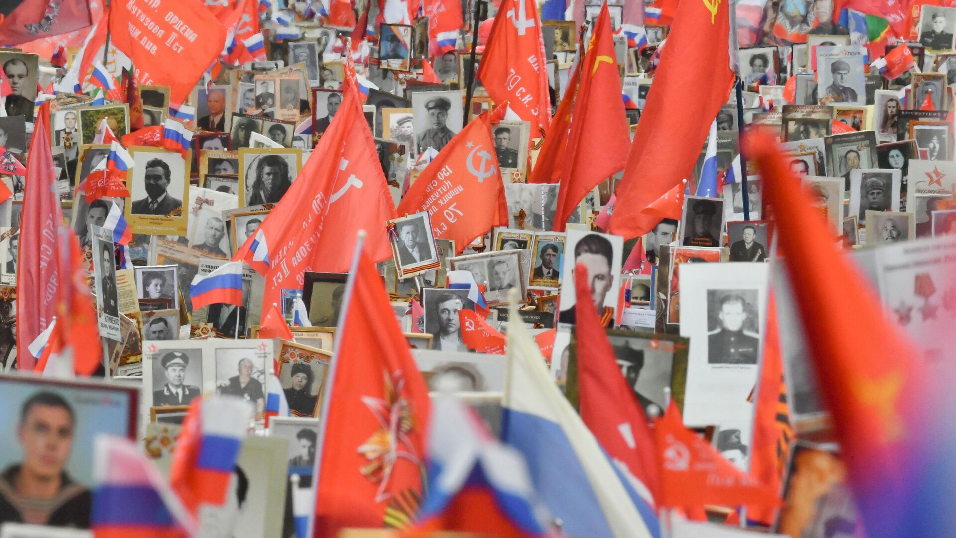 Участники шествия Бессмертный полк в Москве Участники шествия Бессмертный полк в Москве - РИА Новости, 1920, 03.05.2025