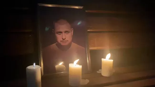 Уличный концерт рэпера Акима Апачева в Донецке в память о военкоре Владлене Татарском