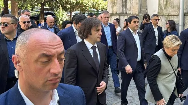 Премьер-министр Грузии Ираклий Кобахидзе пришел на прощание со скульптором Зурабом Церетели в Тбилиси
