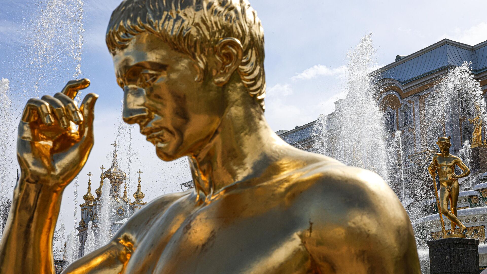 Запуск фонтанов на открытии летнего сезона в Государственном музее-заповеднике Петергоф - РИА Новости, 1920, 26.04.2025