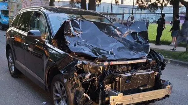 Автомобиль, который врезался в толпу на фестивале в Ванкувере, Канада