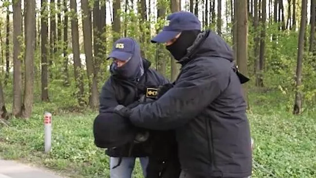 Задержание сотрудниками ФСБ агента украинских спецслужб Игната Кузина. Стоп-кадр видео