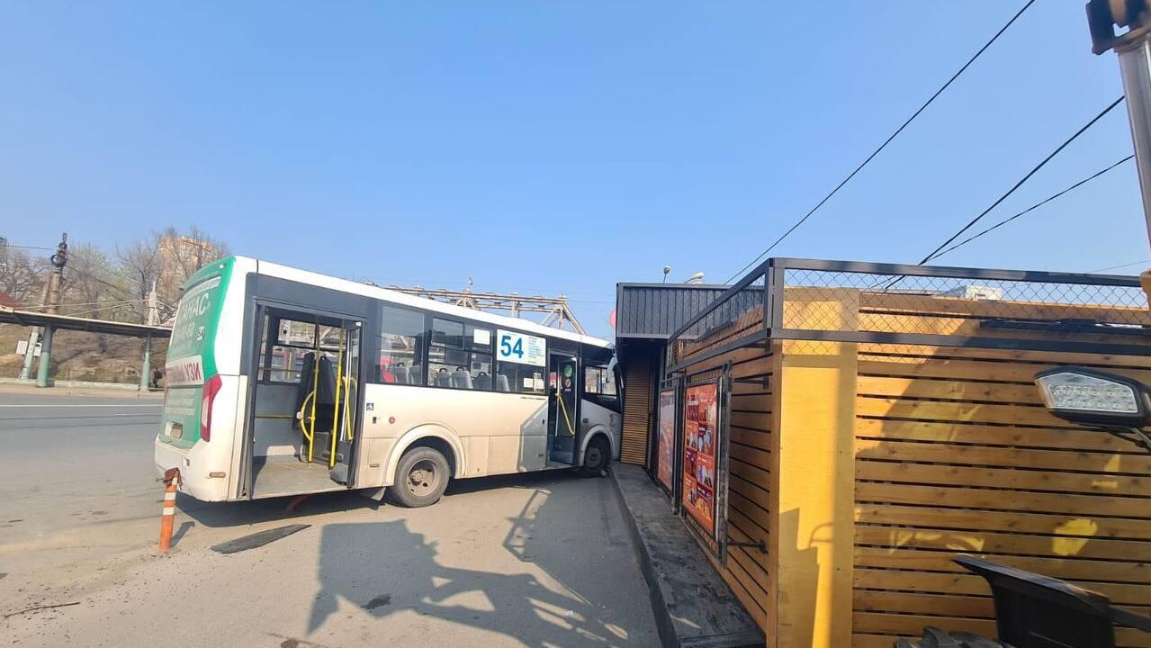 На месте ДТП с участием пассажирского автобуса во Владивостоке - РИА Новости, 1920, 27.04.2025