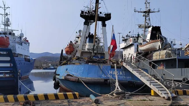 На месте пожара на буксире Набат в Находкинском городском округе