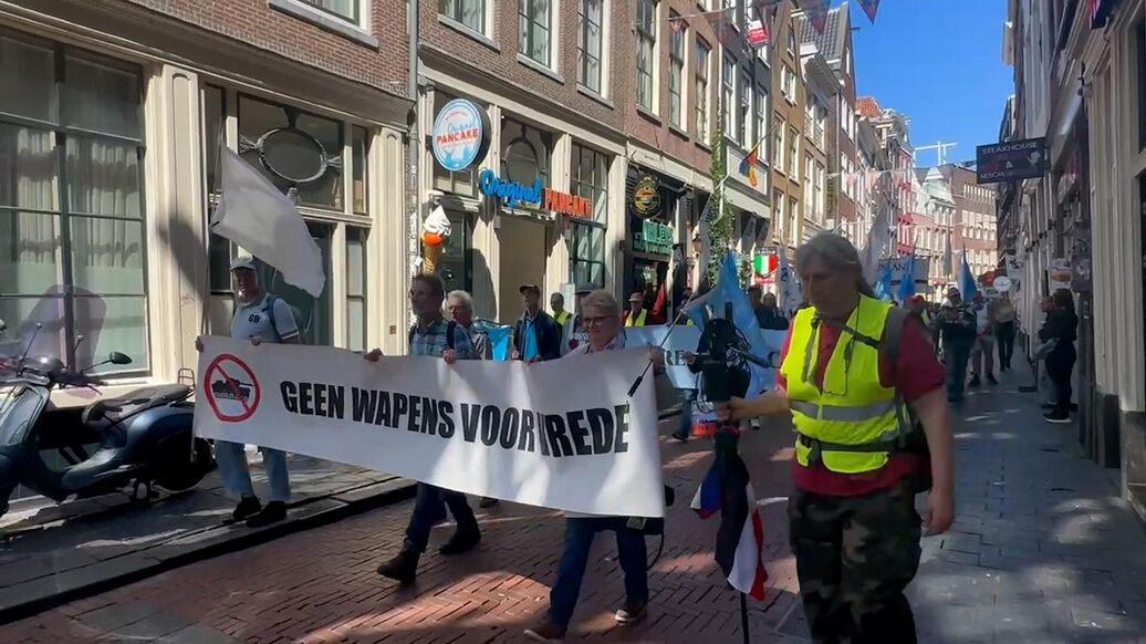 В Амстердаме началась демонстрация против поставок вооружения Украине