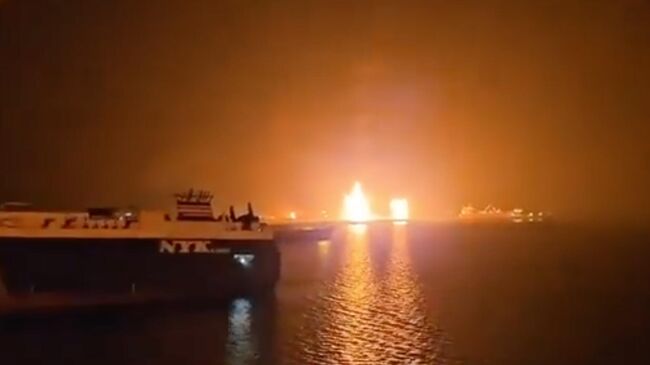 Момент авиаудара США по йеменскому порту Рас-Иса. Кадр видео