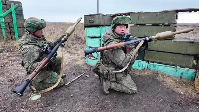 Боевая подготовка солдат из КНДР в Курской области