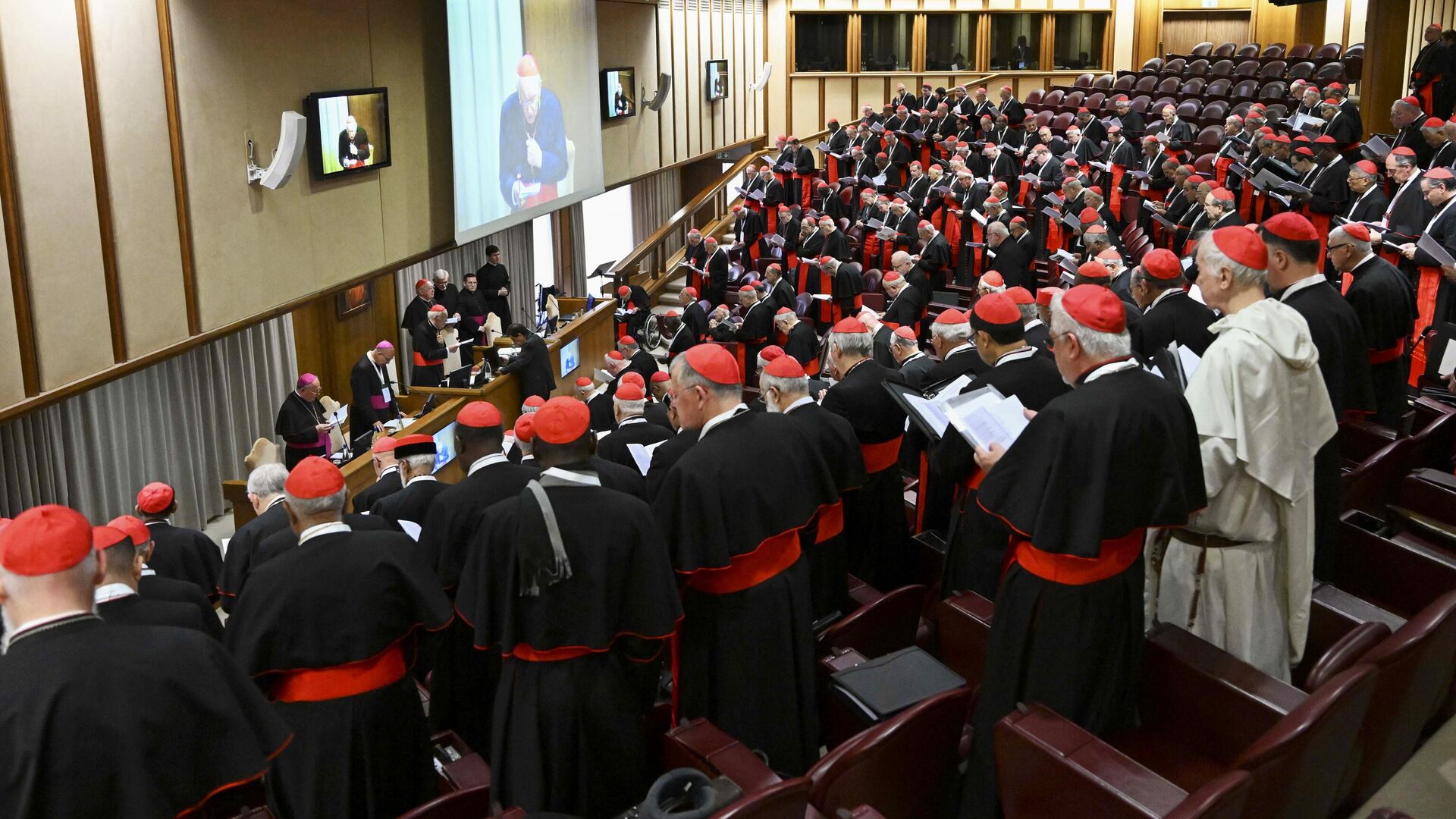 Конклав для избрания нового папы римского соберется 7 мая