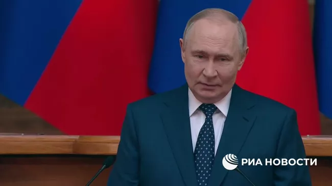 Путин поздравил законодателей и граждан с Днем российского парламентаризма