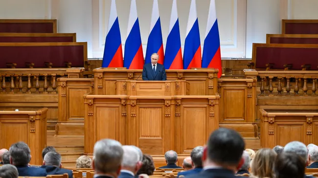 Президент РФ Владимир Путин на заседании Президиума Совета законодателей РФ при Федеральном Собрании РФ