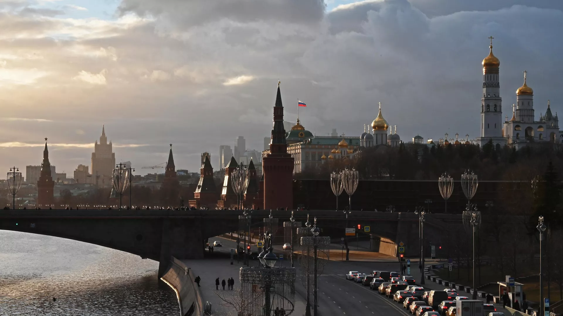 Вид на набережную Москвы-реки, Большой Москворецкий мост и Московский Кремль - РИА Новости, 1920, 10.05.2025