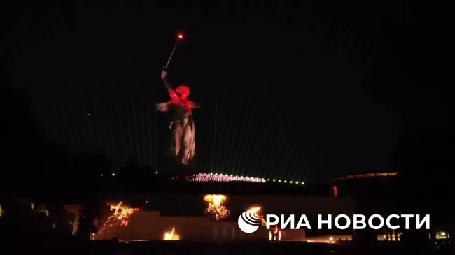 Акция Свет Великой Победы на Мамаевом кургане в Волгограде
