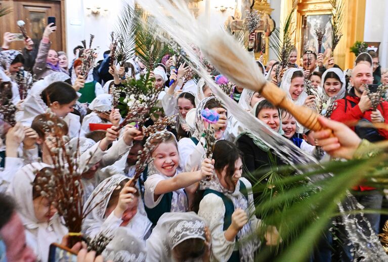 Освящение вербы в соборе Казанской иконы Божией Матери в Вербное воскресенье Освящение вербы в соборе Казанской иконы Божией Матери в Вербное воскресенье
