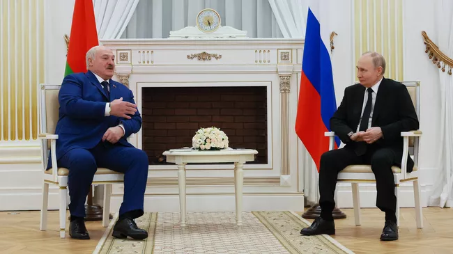 Президент РФ Владимир Путин и президент Белоруссии Александр Лукашенко во время встречи в Волгограде
