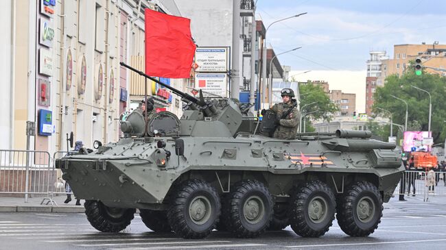 Бронетранспортер БТР-82А на репетиции парада в честь 80-й годовщины Победы в Великой Отечественной войне Бронетранспортер БТР-82А на репетиции парада в честь 80-й годовщины Победы в Великой Отечественной войне