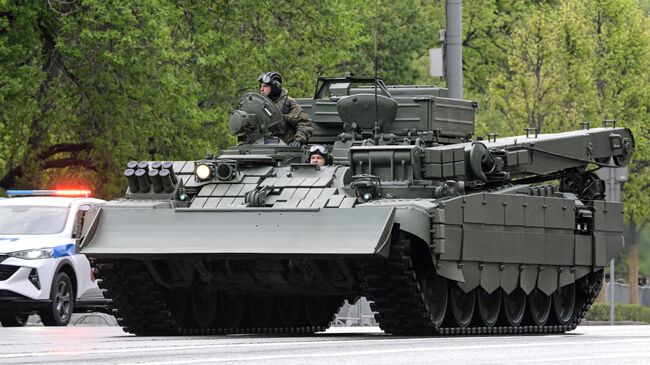Бронированная ремонтно-эвакуационная машина БРЭМ-1 на репетиции парада в честь 80-й годовщины Победы в Великой Отечественной войне Бронированная ремонтно-эвакуационная машина БРЭМ-1 на репетиции парада в честь 80-й годовщины Победы в Великой Отечественной войне
