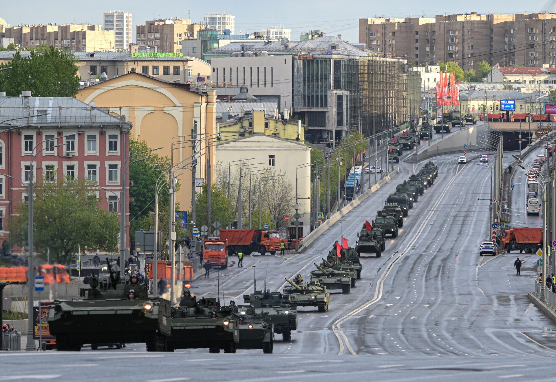 Колонна военной техники на репетиции парада в честь 80-й годовщины Победы в Великой Отечественной войне Колонна военной техники на репетиции парада в честь 80-й годовщины Победы в Великой Отечественной войне - РИА Новости, 1920, 30.04.2025