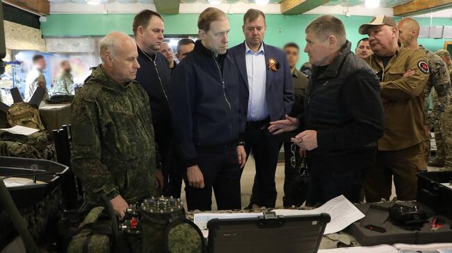 Первый вице-премьер РФ Денис Мантуров в рамках рабочей поездки в Запорожскую область посетил группировку Днепр Первый вице-премьер РФ Денис Мантуров в рамках рабочей поездки в Запорожскую область посетил группировку Днепр