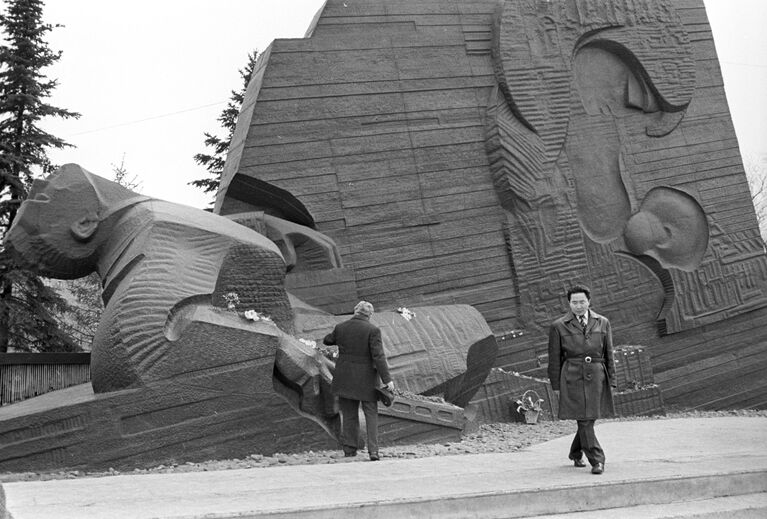Памятник Славы, расположенный в Коминтерновском районе, на пересечении Московского проспекта и улицы Хользунова в Воронеже Памятник Славы, расположенный в Коминтерновском районе, на пересечении Московского проспекта и улицы Хользунова в Воронеже