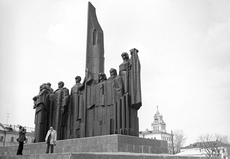 Мемориальный комплекс, посвященный памяти защитников Воронежа в годы Великой Отечественной войны на Площади Победы в Воронеже Мемориальный комплекс, посвященный памяти защитников Воронежа в годы Великой Отечественной войны на Площади Победы в Воронеже