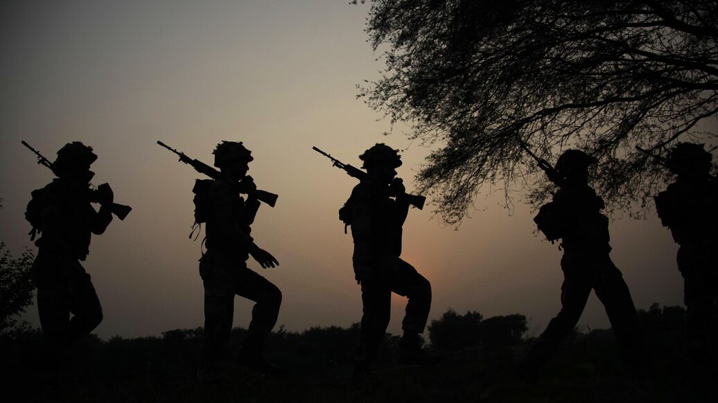 © AP Photo / Channi Anand<br>Индийские военные. Архивное фото