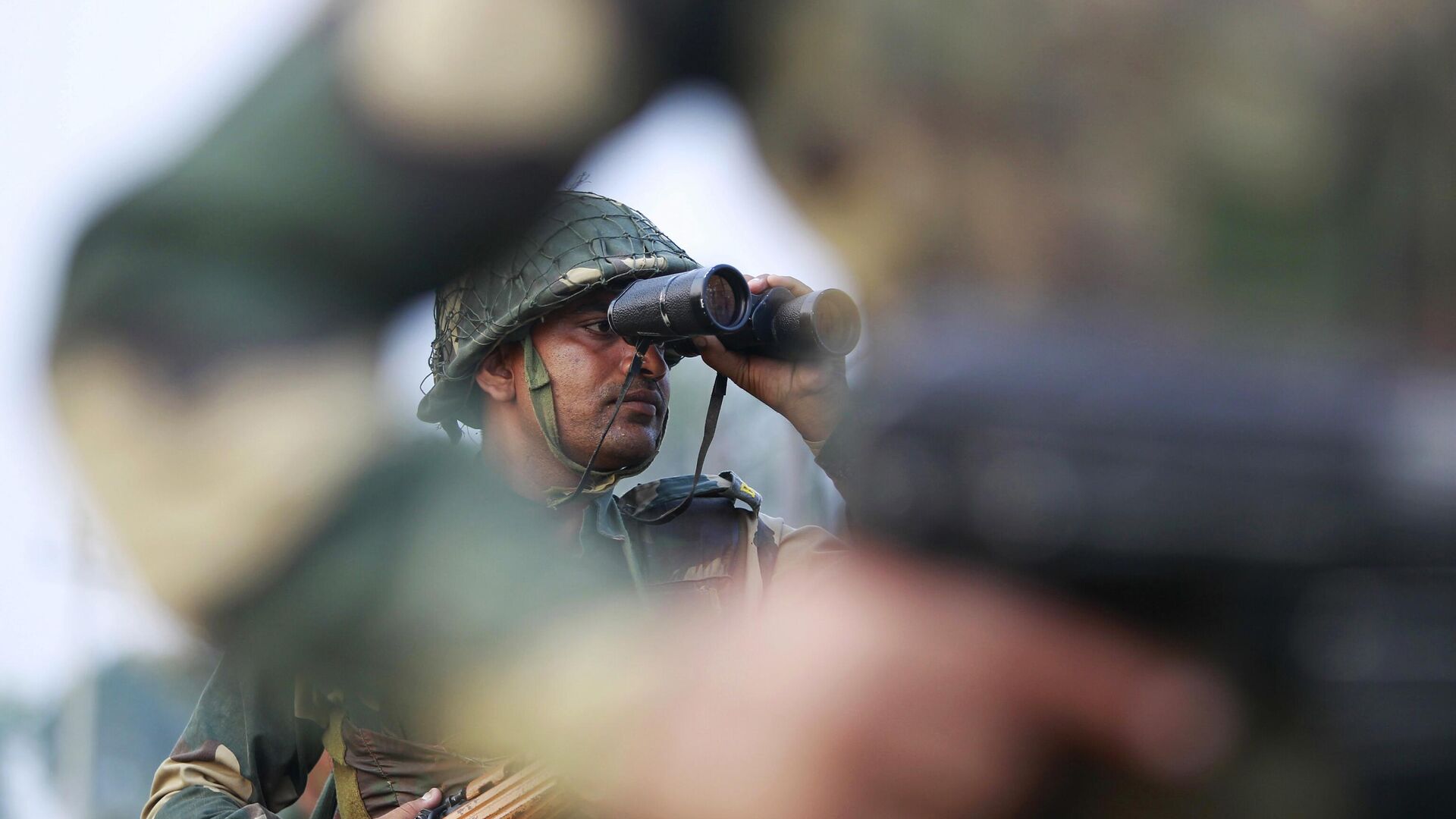 Военнослужащий пограничных сил Индии Военнослужащий пограничных сил Индии - РИА Новости, 1920, 10.05.2025