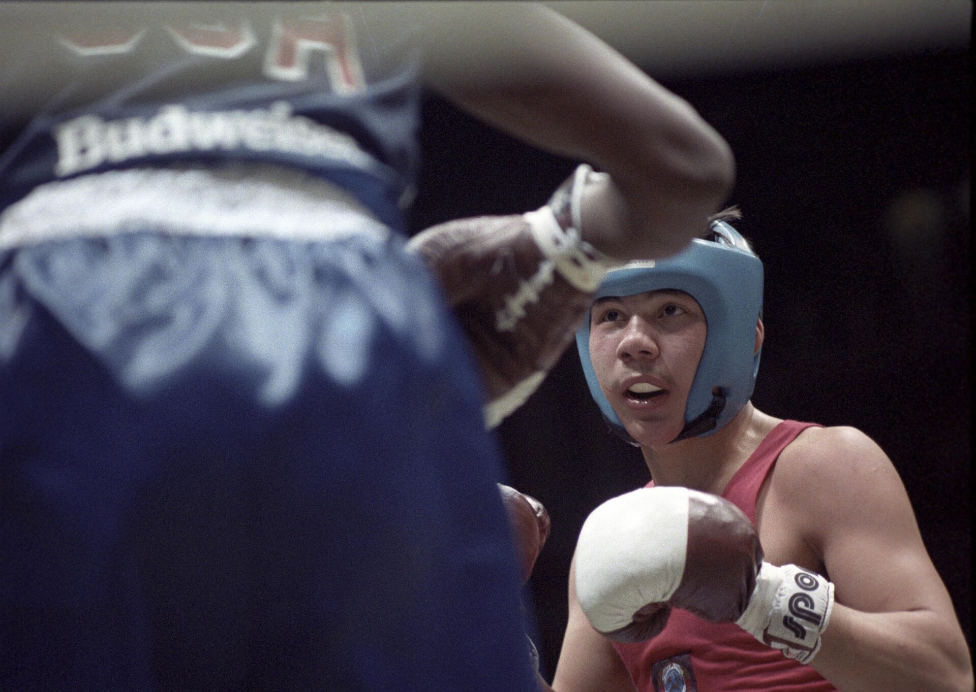 Матч по боксу сборных СССР и США между Константином Цзю и Дональдом Стоуксом в спортивном комплексе Олимпийский Матч по боксу сборных СССР и США между Константином Цзю и Дональдом Стоуксом в спортивном комплексе Олимпийский - РИА Новости, 1920, 30.04.2025