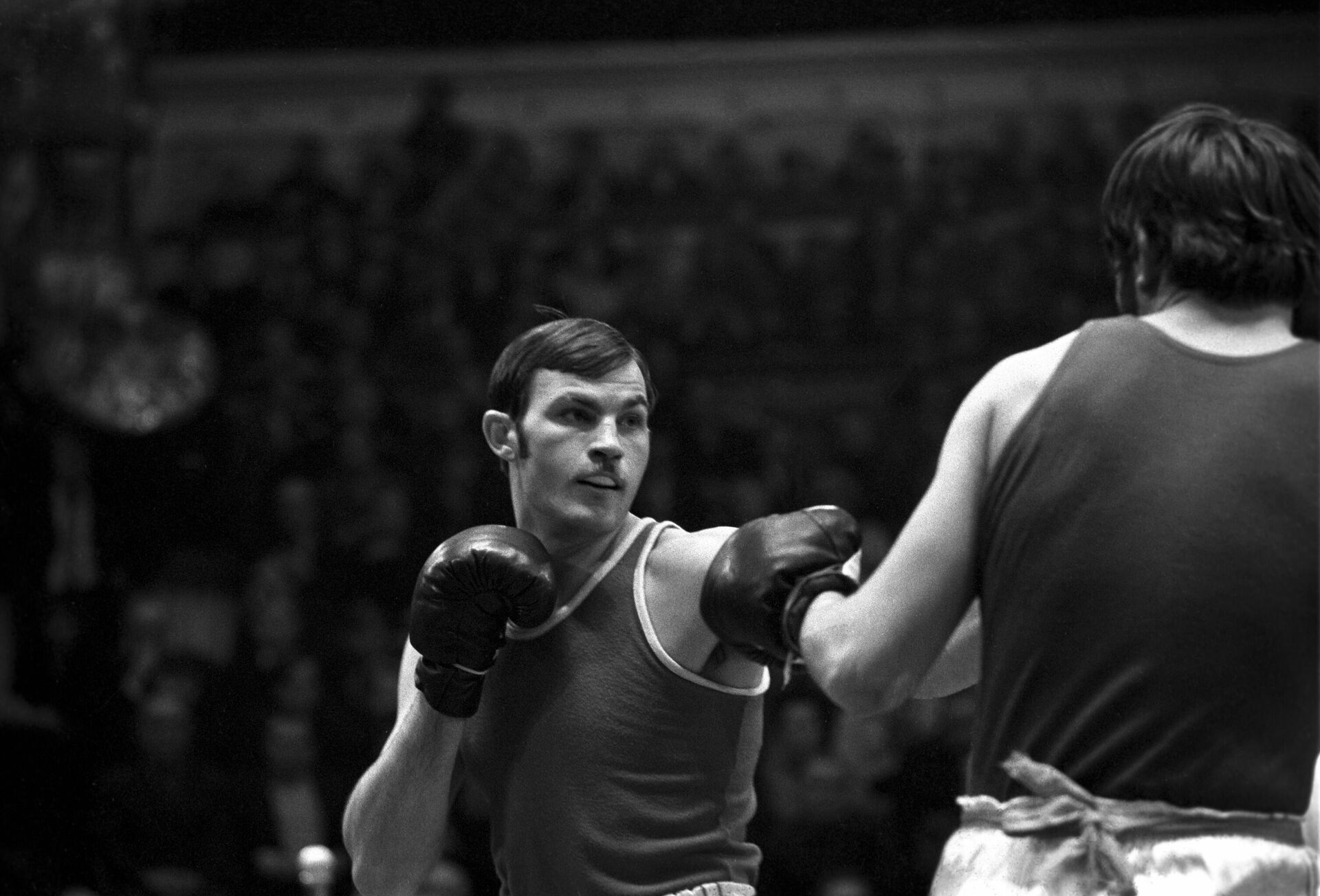 Боксер Вячеслав Лемешев во время боя Боксер Вячеслав Лемешев во время боя - РИА Новости, 1920, 30.04.2025