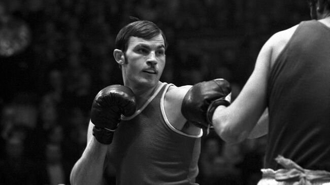 Боксер Вячеслав Лемешев во время боя Боксер Вячеслав Лемешев во время боя