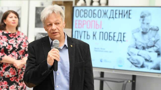 Директор объединенной дирекции фотоинформации медиагруппы Россия сегодня Александр Штоль на открытии фотовыставки Освобождение. Путь к Победе в Москве.