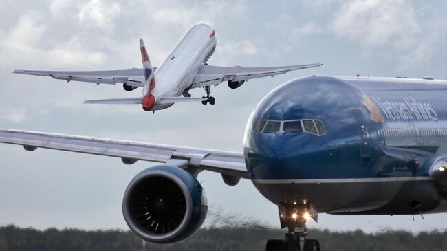 Боинг-777 авиакомпании Vietnam Airlines в аэропорту Домодедово