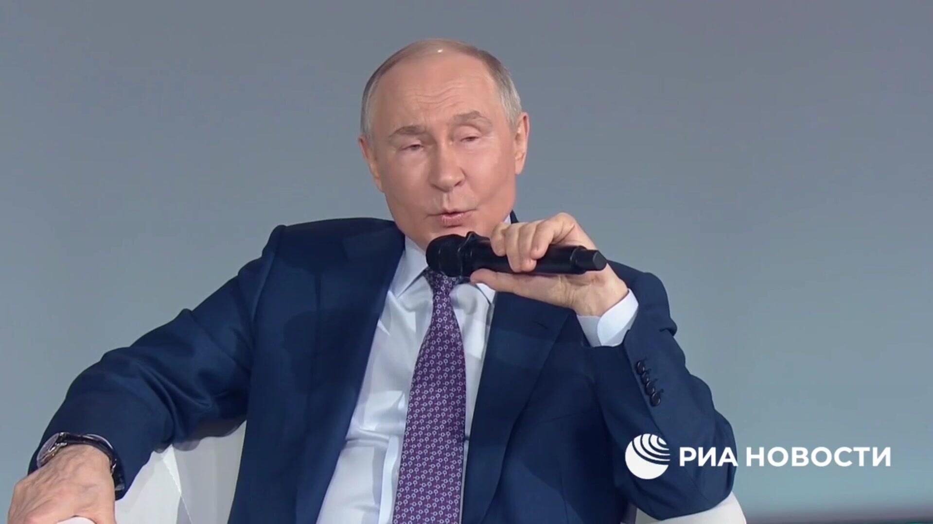 Путин о гражданах Франции, которые воюют в зоне СВО на стороне России - РИА Новости, 1920, 30.04.2025