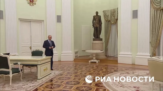 Путин на встрече с вице-премьером ОАЭ Аль Нахайяном