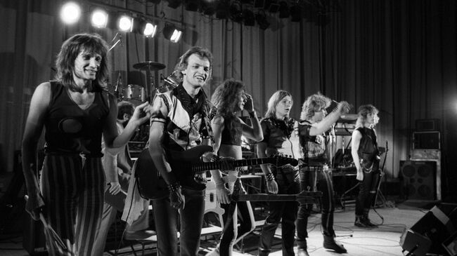 Рок-группа Ария. Слева направо: Игорь Молчанов, Андрей Большаков, Алик Грановский, Валерий Кипелов, Кирилл Покровский